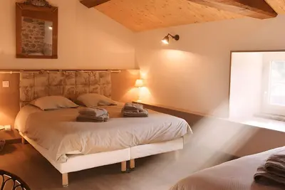 Image de Chambre d’hôtes « Castanea, Le Grenier » avec terrasse partagée, jardin partagé et Wi-Fi