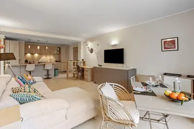 Image de Appartement moderne à Saint-Tropez, 2 chambres, parking, animaux admis