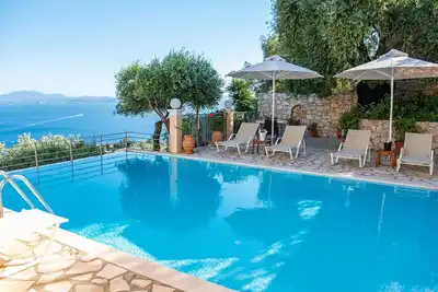 Image de Villa Sotiris mit Pool und herrlichem Meerblick by Interhome