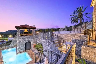 Image de \"Acrothea Villa Beheizter Pool\" by Interhome