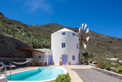 Image de mit Privatpool für 5 Personen ca. 90 m² in Santorini, Ägäis (Santorin) by Interhome