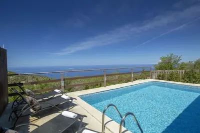 Image de in Apollonii mit privatem Pool und spektakulärer Aussicht by Interhome
