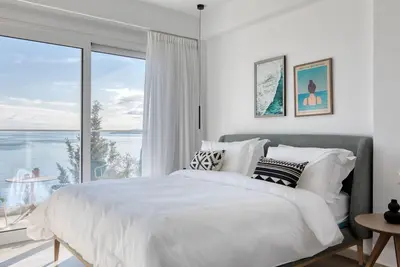 Image de Luxuriöse Wohnung mit Meerblick Stoa Serenity by Interhome