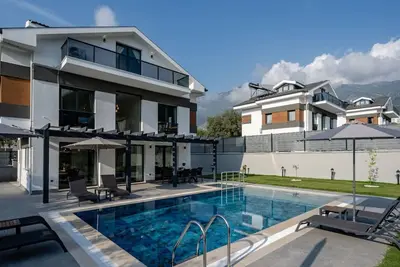 Image de Tolle Villa in Ölüdeniz mit Kinderpool by Interhome