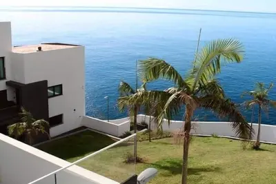 Image de Waterfront at Madeira Home Cliff Residence