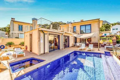 Image de Schöne Villa im Zentrum von Cala Sant Vicenç by Interhome