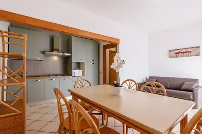 Image de Dreizimmerwohnung in Villa eine Ebene by Interhome