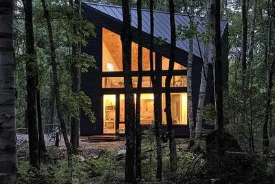 Image de A distinctly modern stay hidden in Wisconsin's Northwoods.