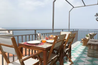 Image de Charmante Wohnung in Cefalù mit Terrasse by Interhome