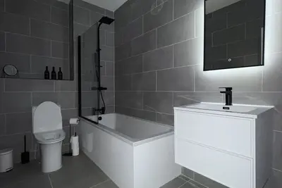 Image de Appartement-Appartement-Sdb privée avec baignoire et douche-Vue sur Jardin