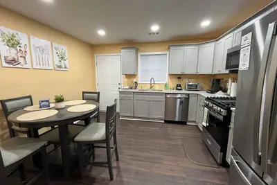 Image de A spacious and beautifully renovated 4 bedroom, 2 bathroom home in Grove Park