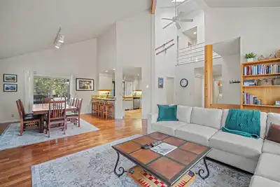 Image de North Sunriver Getaway with Access to The Cove