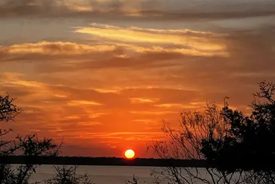 Image de Birdwatching haven. Cozy 1 bedroom cabin on the water