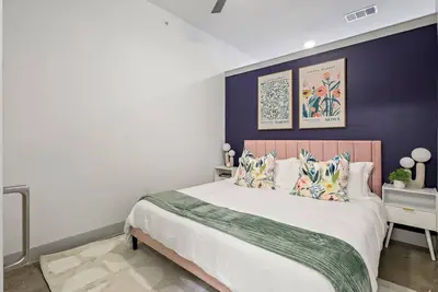 Image de Loft| Near Medical City & Galleria |Pool| King Bed