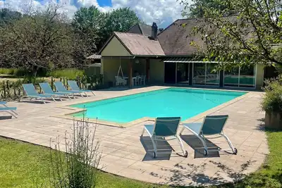 Image de Chez Julie & Thomas maison de charme ac piscine proche Rocamadour Padirac 15pers