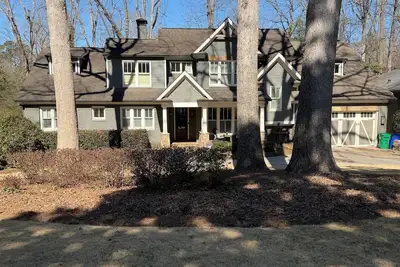 Image de World Cup Ready - Spacious 6-bedroom house with fitness room, Sleeps 12-14!