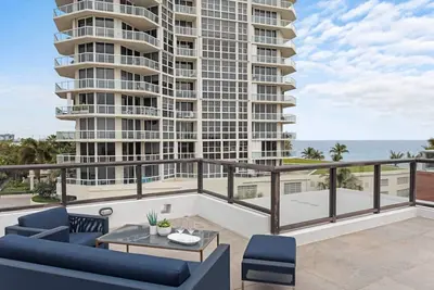 Image de Luxury and Multistory Beach House