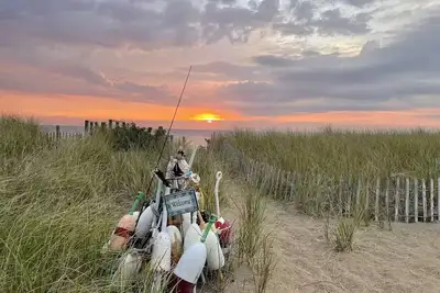 Image de Beachside 5-bedroom house for large gatherings in charming Salisbury