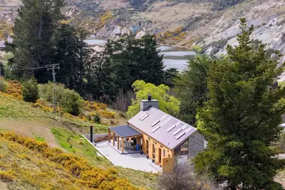 Image de Architect-Designed Private Alpine Timber Lodge