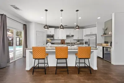 Image de Beautiful 3bd/2bth with fenced yard, pool, and 3 car garage