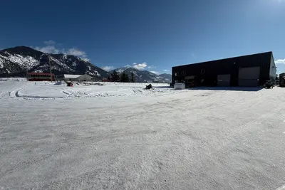 Image de Large New Home - Fraction of Cost - Prime Location