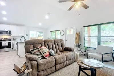 Image de Cozy Coastal Cottage Minutes to Beach & Historic Downtown