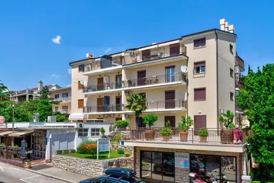 Image de Apartments Niko Veliki / Hr-10049-01 by Interhome
