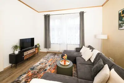 Image de Premium Family Home steps from the River & Center