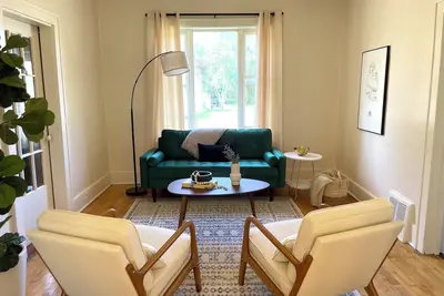 Image de Stylish, Peaceful Retreat for Working Travelers: Convenient, Quiet Location