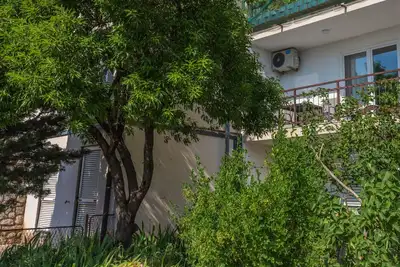 Senia / Hr-11085-01 by Interhome