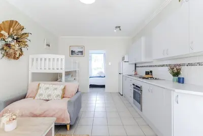 Image de Popular North Cronulla Beach Apartment sleeps up to 5 people