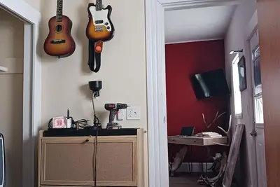 Image de “Restored Cabin Charm with Modern Carport – Small Family Haven in Nebraska”