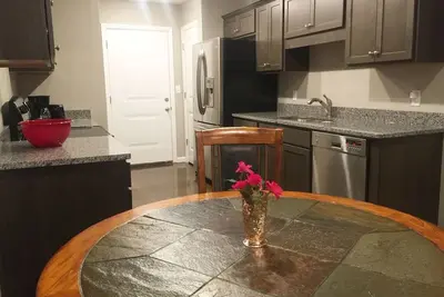 Image de Relaxing Stylish Getaway – 2br in Jonesboro : A