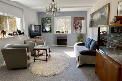 Image de Haus mit Kunst by Interhome