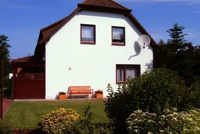 Image de Komfortable Ferienwohnung mit großem Garten by Interhome