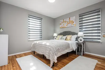 Image de Cozy Seagate apartment with Ac near the beach and transit.