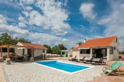 Image de Villa Mystic Woods mit Pool by Interhome