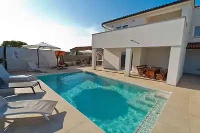 Image de Luka mit Pool, gelegen in Pula by Interhome