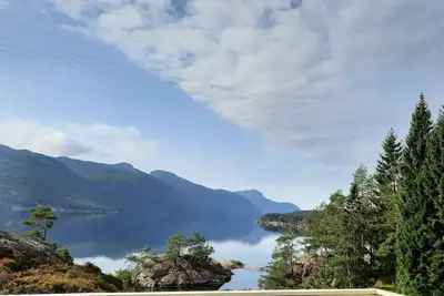 Image de Häuschen mit Blick auf das Wasser by Interhome