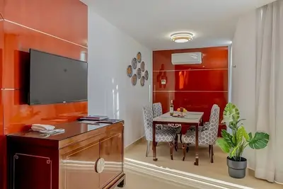 Image de Beachfront Accommodation in Oura Beach! 2 Modern Suites, 2 Outdoor Pools, Spa!