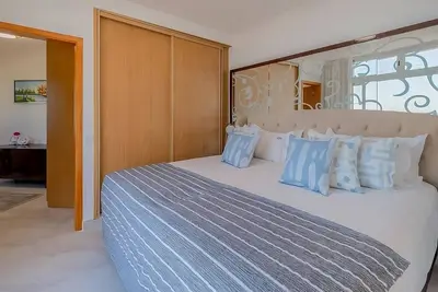 Image de Always a Great Idea To Unwind! 4 Fully-furnished Suites with Balcony, Sea View!