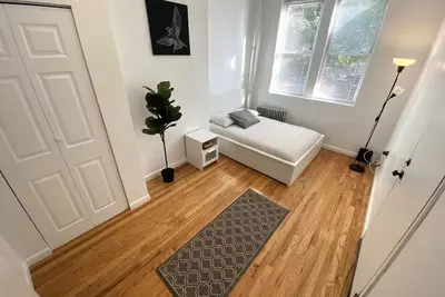 Image de Spacious 2br in Trendy Bushwick, Steps to Subways!