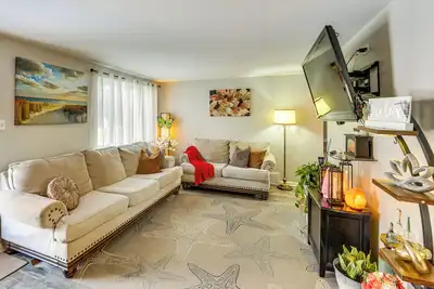 Pet Friendly, Private! Multi-Level Brookline Home