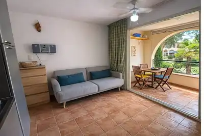 Image de Plages à pied – 2 piscines – Terrasse ombragée – Idéal vacances