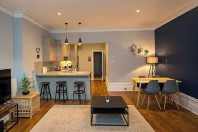 Image de Bright(on) Nest by the Sea