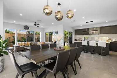 Image de 5 bed 5 bath stunner