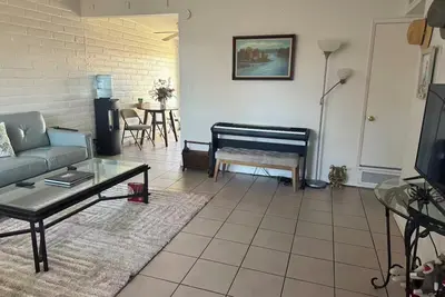 Image de Peaceful 2-bedroom apartment with Ac in sunny Tucson, Park is on the corner.