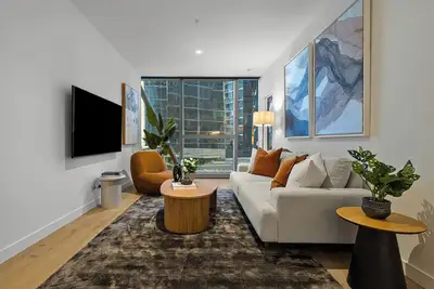 Image de Luxury 2br Retreat | Pool, Sauna & Prime Cbd Locat