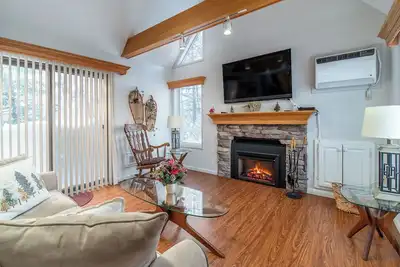 Image de Fantastic 2 bed/3 bath Loft in Camelot Condos! Walk to Lift 8; Sleeps 6