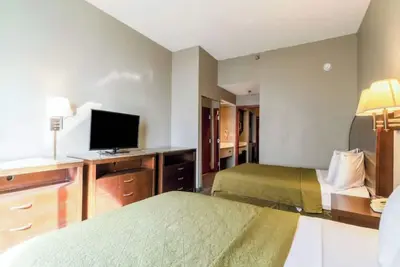 Image de Modern Suite w/ 2 Queens | Near Arkansas State Univ & Downtown Jonesboro